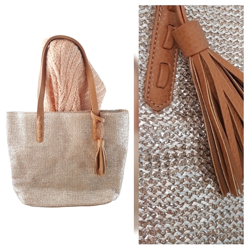 Bueno *NWOT* Women’s Plated and Tan Synthetic Straw Vegan Shoulder Tote